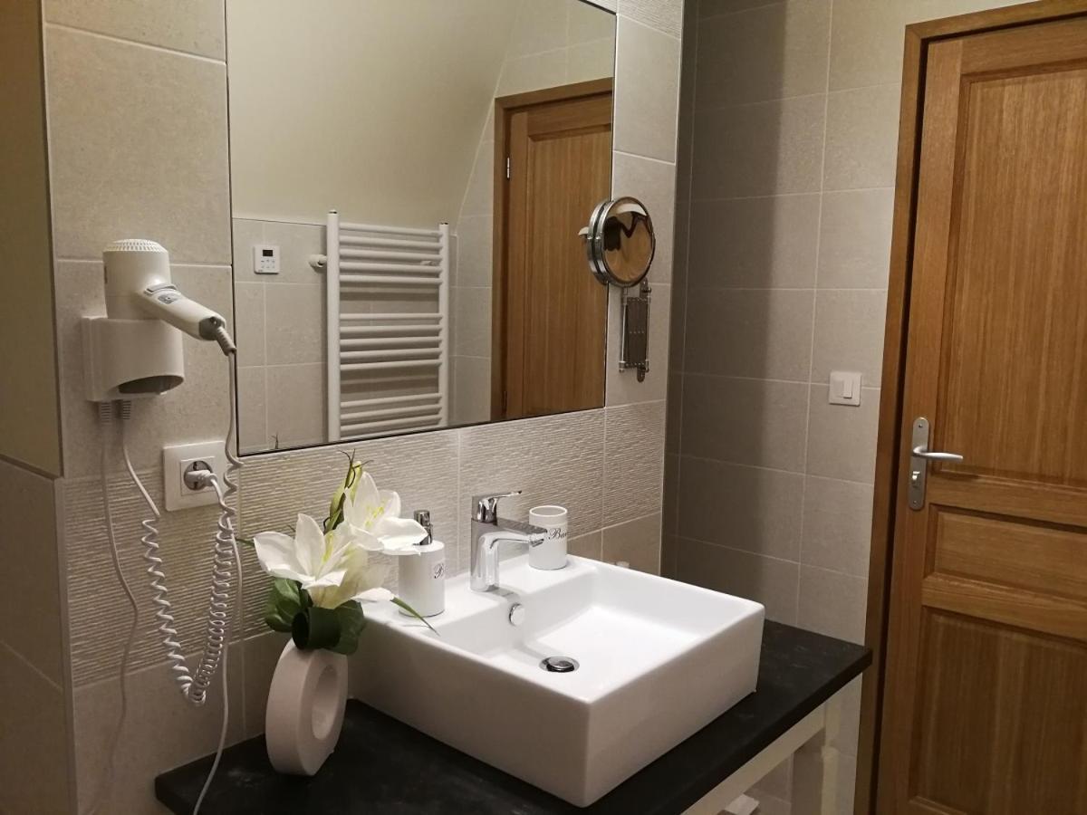 Auberge Du Vieux Tour Le Manoir Canapville  Экстерьер фото